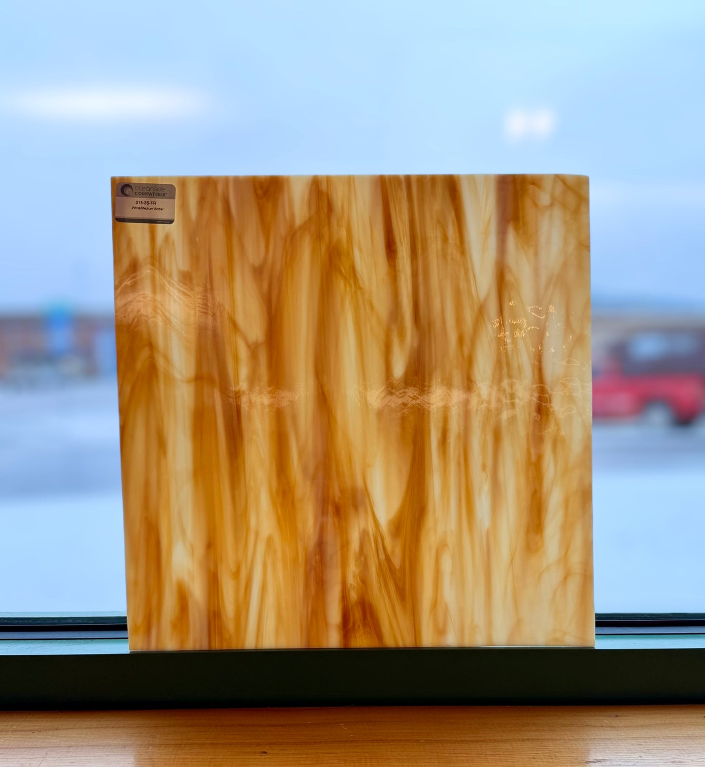 White/Medium Amber