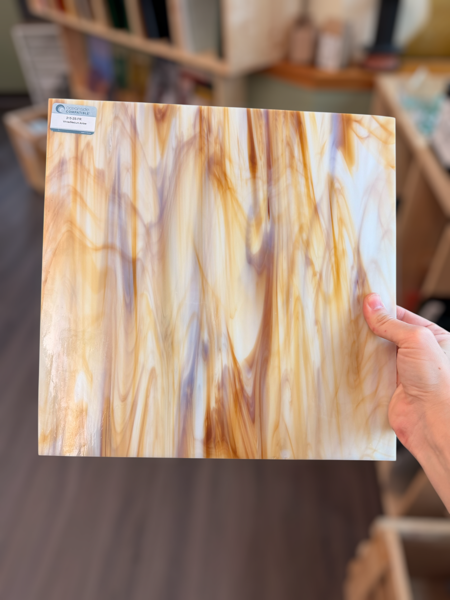 White/Medium Amber