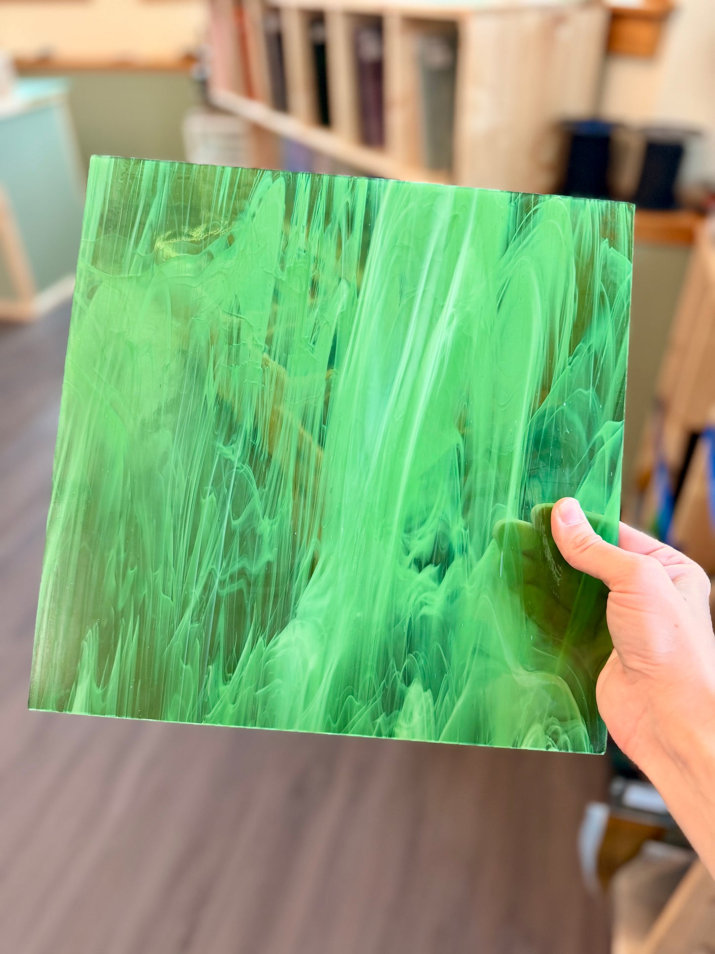 Spectrum Light Green/White Wispy