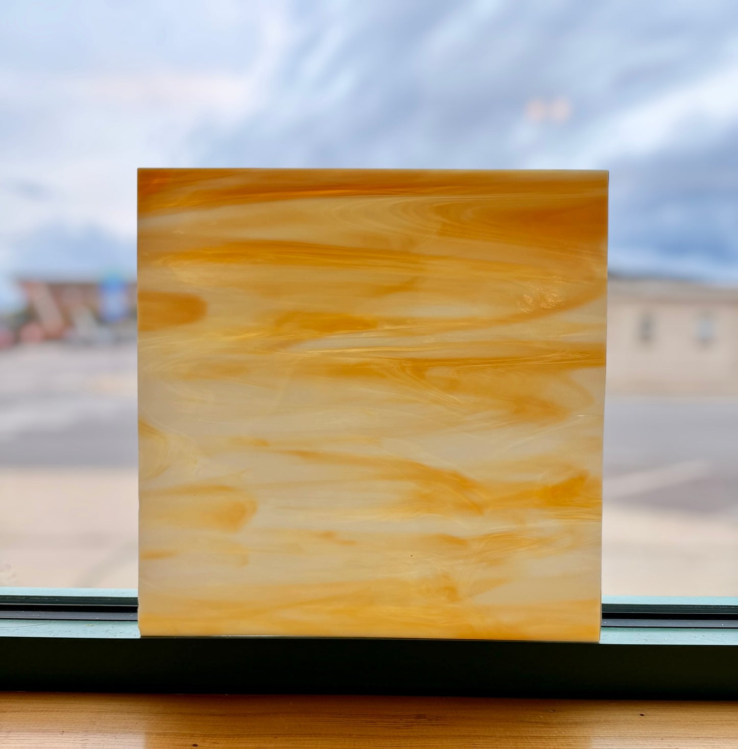 White/Light Amber | OG96