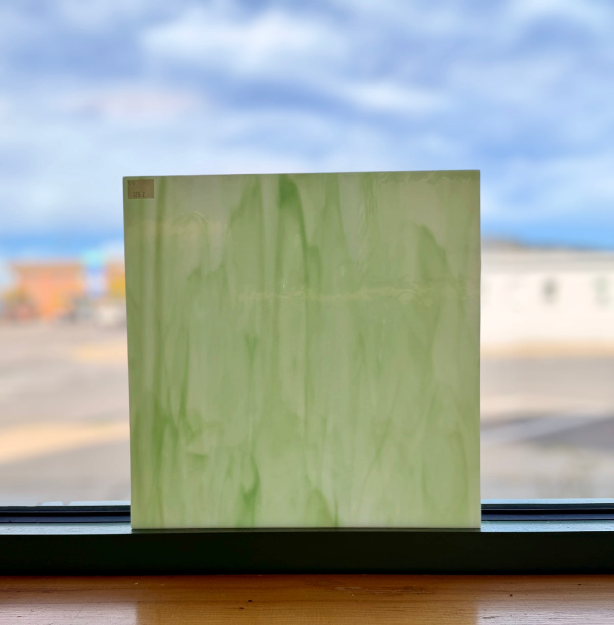 Spectrum | White/Light Green Opal